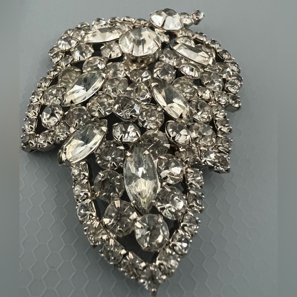 Jewelry - Large Vintage 1950's Leaf Rhinestone Brooch Pin